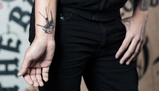 Die Blutgruppe als Tattoo soll jüngere Menschen fürs Blutspenden begeistern.  