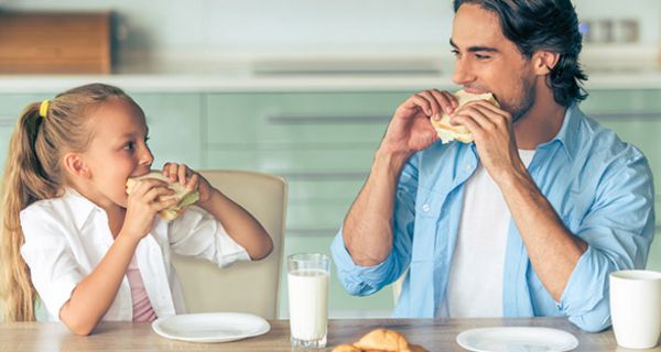 Gluten ist in fast allen normalen Getreideprodukten enthalten. Wer unter Zöliakie leidet, braucht daher spezielles Brot.