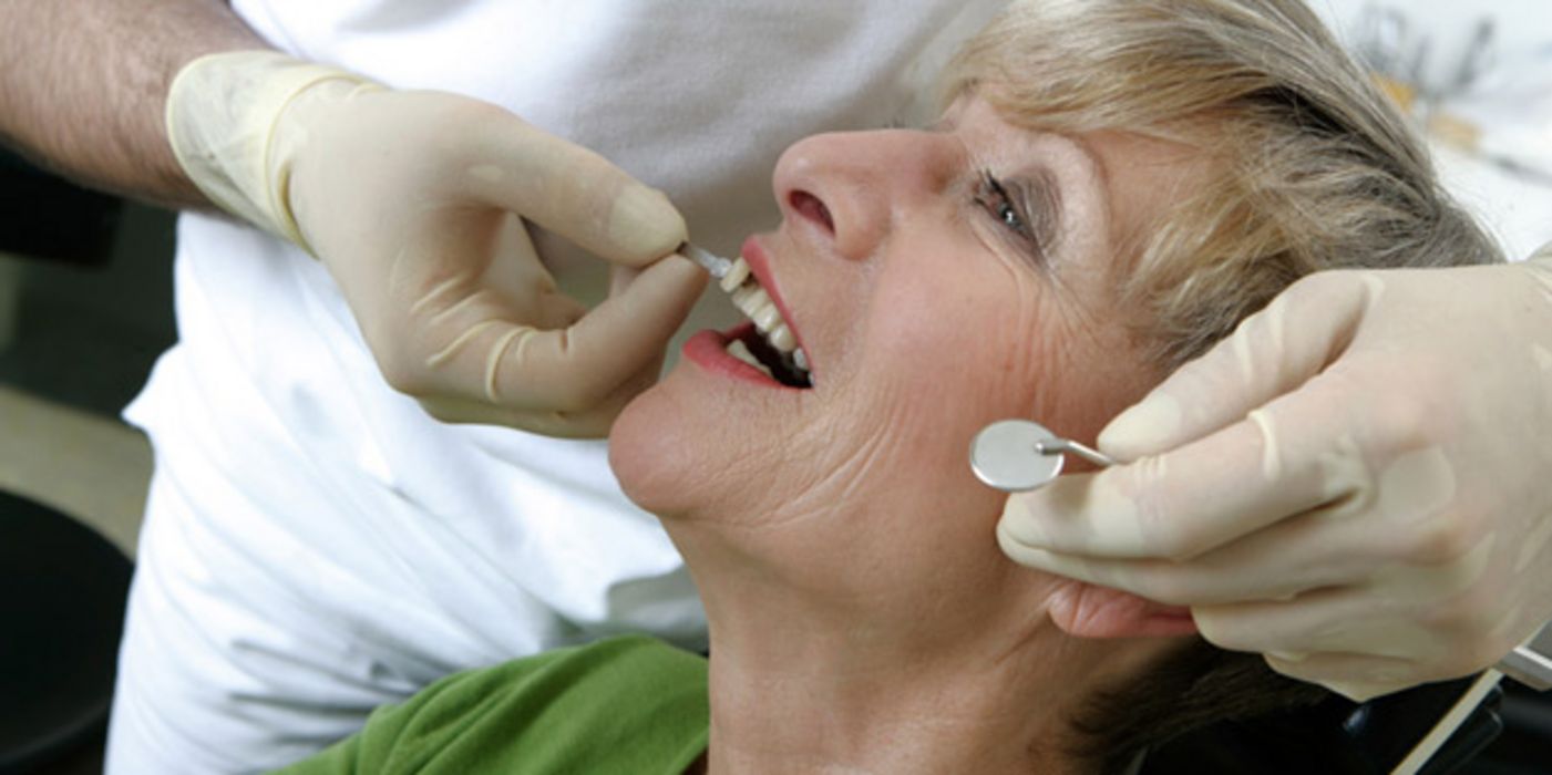 Die Behandlung von Parodontitis startet oft zu spät.