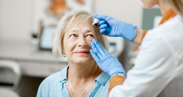 Viele Diabetiker leiden unter trockenen Augen.