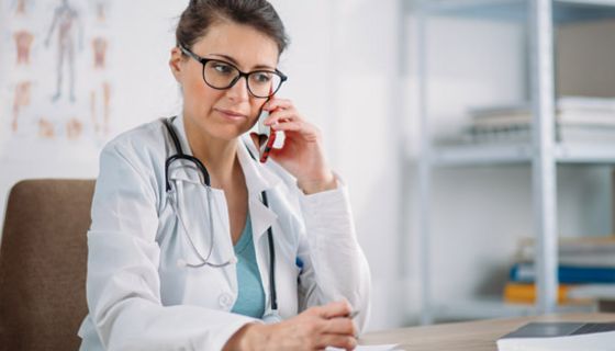 Seit zwei Monaten können sich Patienten per Telefonanruf eine Krankmeldung holen.