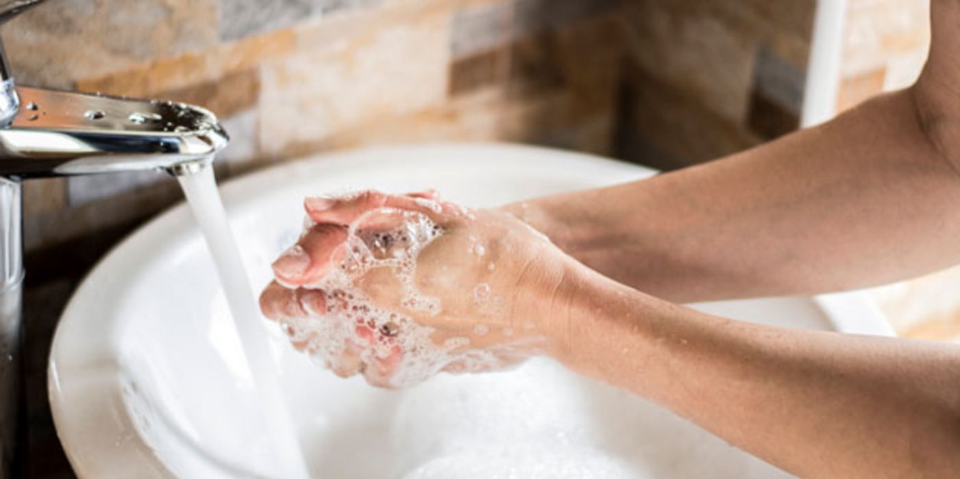Gründliche Handhygiene schützt vor Infektionskrankheiten.