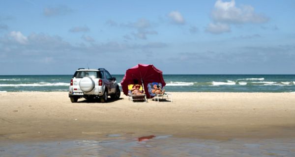 Auto am Strand