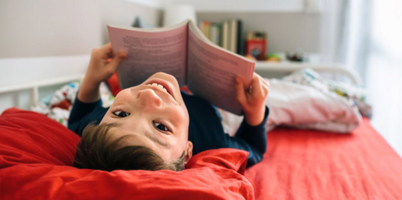 Kinder, die Bücher lesen, haben auch bessere Schulnoten.