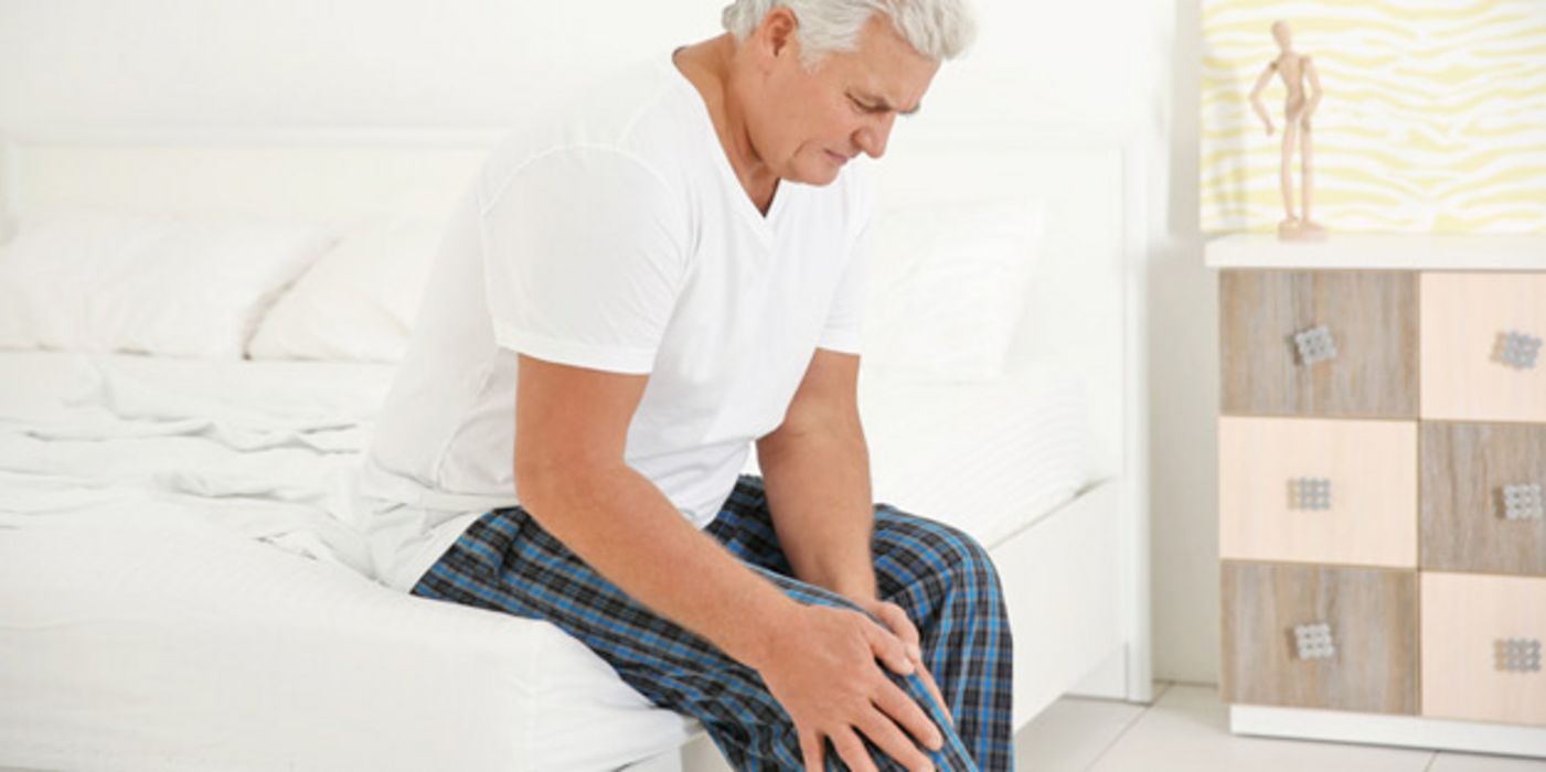 Anhaltender Knieschmerz kann Arthrose verschlimmern.