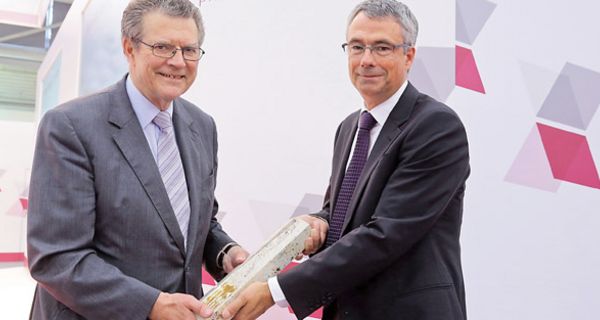 Überreichung PZ-Innovationspreis 2014 auf der expopharm München durch Professor Dr. Hartmut Morck an Dr. Stefan Frings