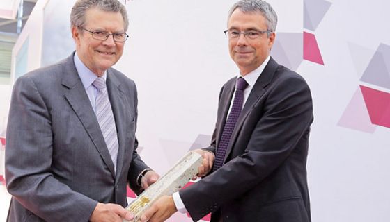 Überreichung PZ-Innovationspreis 2014 auf der expopharm München durch Professor Dr. Hartmut Morck an Dr. Stefan Frings