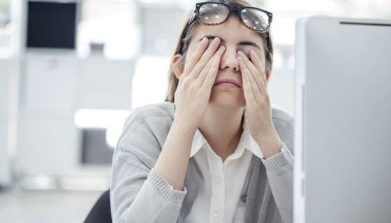 Diese praktischen Tipps helfen bei trockenen Augen.