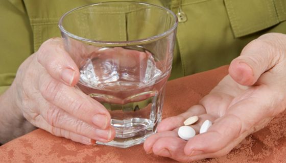Calcium und Vitamin D sollen die Knochen schützen.