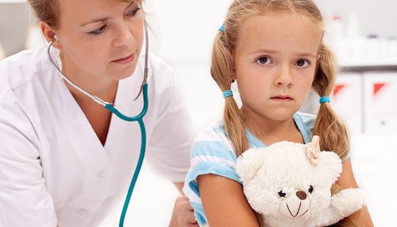 Eine Herzmuskelentzündung bleibt bei Kindern oft unentdeckt.