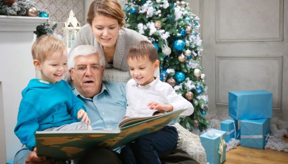 Ist ein Angehöriger an Alzheimer erkrankt, stellt das die Familienmitglieder an den Weihnachtstagen vor besondere Herausforderungen.