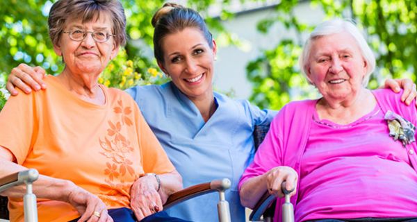 Menschen, die das Rentenalter erreicht haben, können sich auf viele weitere Lebensjahre freuen.