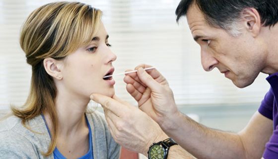 Mithilfe von bestimmten Molekülen könnte sich eine Gehirnerschütterung besser diagnostizieren lassen. 