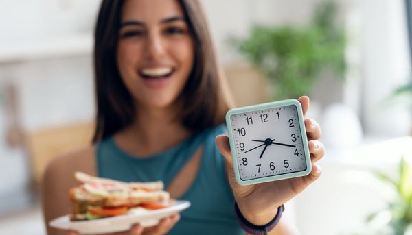 Abnehmen ohne Kalorienzählen: Warum Intervallfasten leichter durchzuhalten sein kann