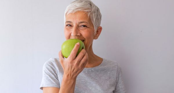 Viel Obst und Gemüse können Wechseljahresbeschwerden mindern.