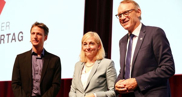 Ministerin Warken mit ABDA-Präsident Preis