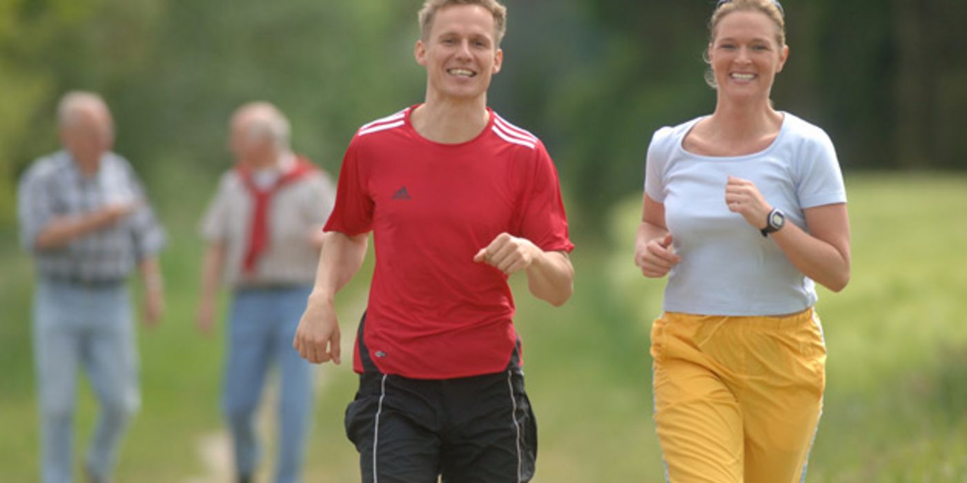Mann und Frau beim Joggen