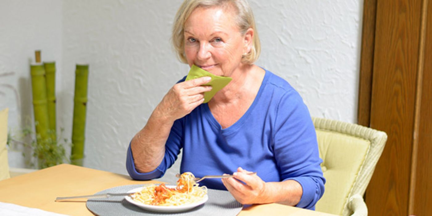 Essen auf Rädern hilft Senioren, Einsamkeit zu vertreiben.