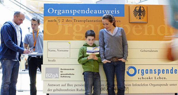 Die Bundeszentrale für gesundheitliche Aufklärung (BZgA) informiert bundesweit über Organspende.