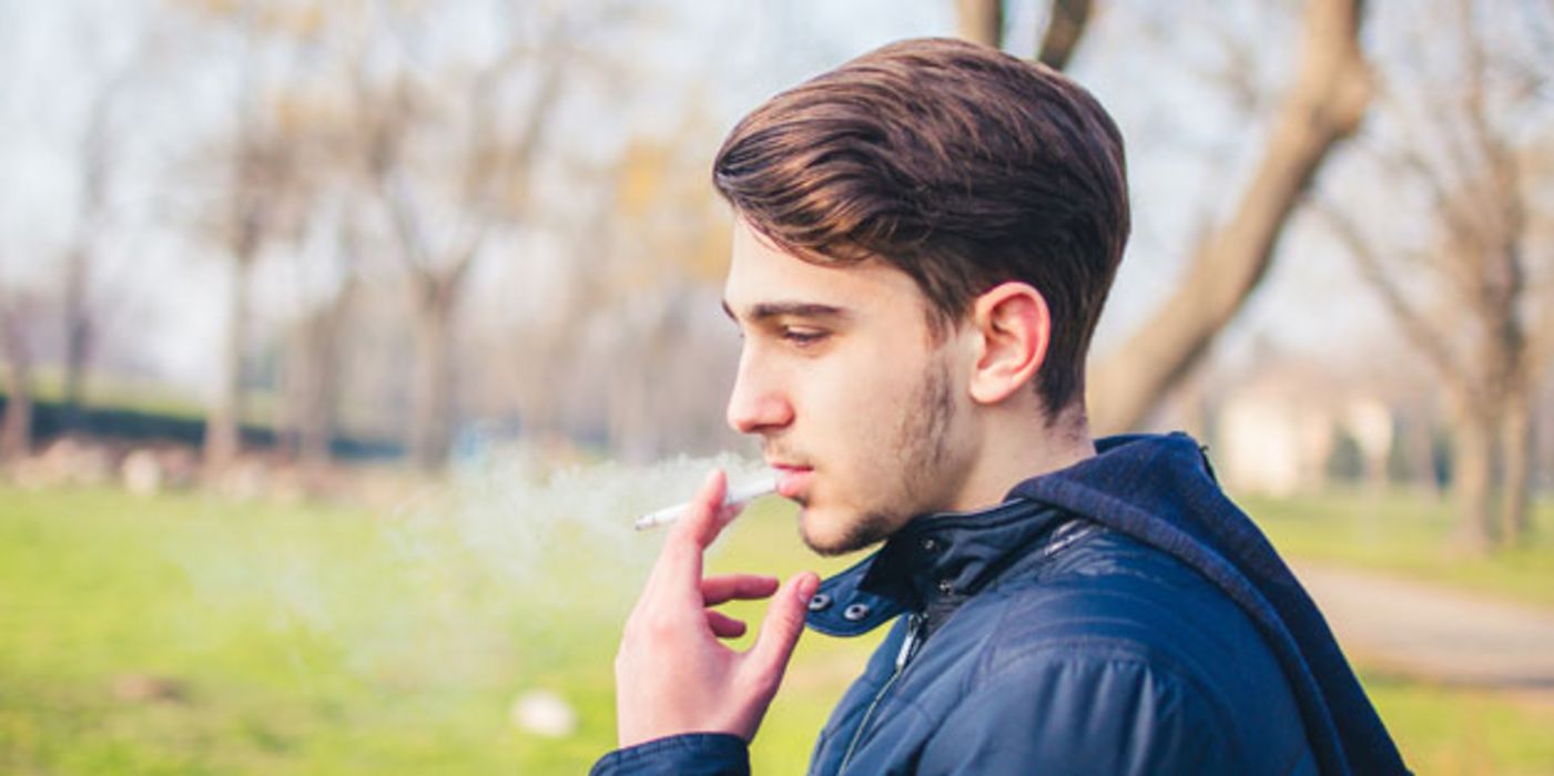 Jugendliche rauchen und trinken immer seltener.