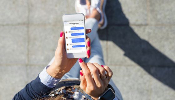 Diese vier Tipps helfen, dem Smartphone weniger Beachtung zu schenken.