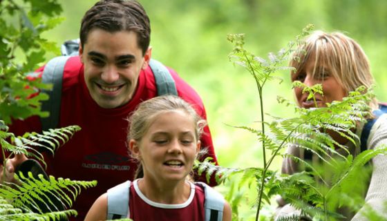 Familie im Wald