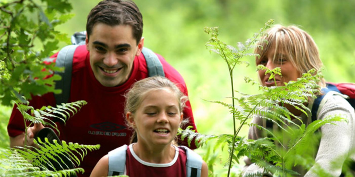 Familie im Wald