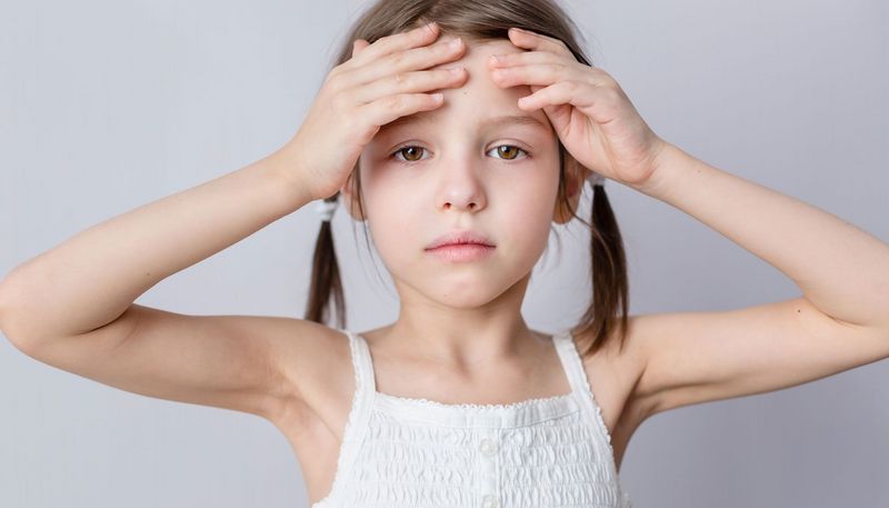 Auch Kinder können unter Migräne leiden.