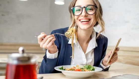 Manche Menschen können essen, was ihnen gefällt, ohne dass ihre Figur darunter leidet.