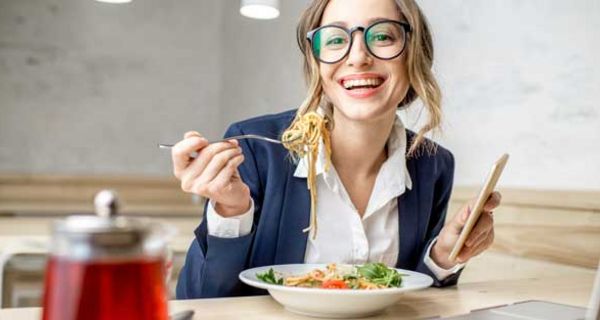 Manche Menschen können essen, was ihnen gefällt, ohne dass ihre Figur darunter leidet.