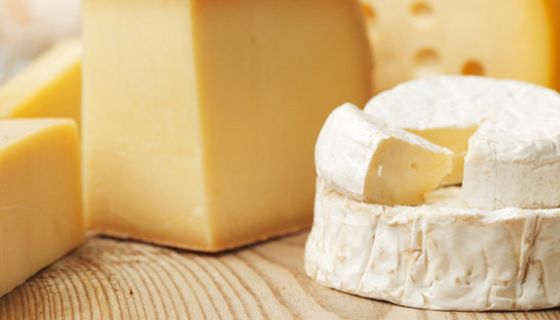 Käseplatte mit Hart- und Weichkäse