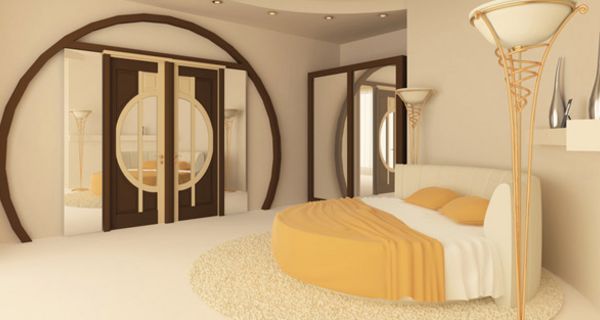 Raum mit rundem Bett, rundem Teppich und rund eingefassten Türen