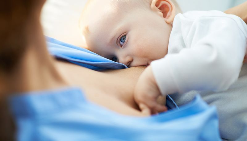 Stillen schützt sowohl Babys als auch Mütter.