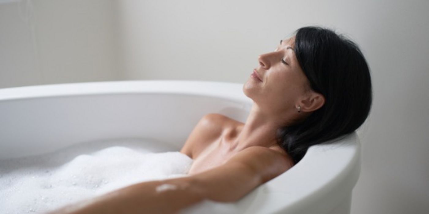 Ein heißes Bad wirkt sich positiv auf das Herz-Kreislauf-System aus.