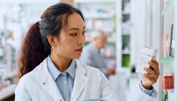 Arzneimittelrisiken: Apotheken senden 11.000 Verdachtsmeldungen