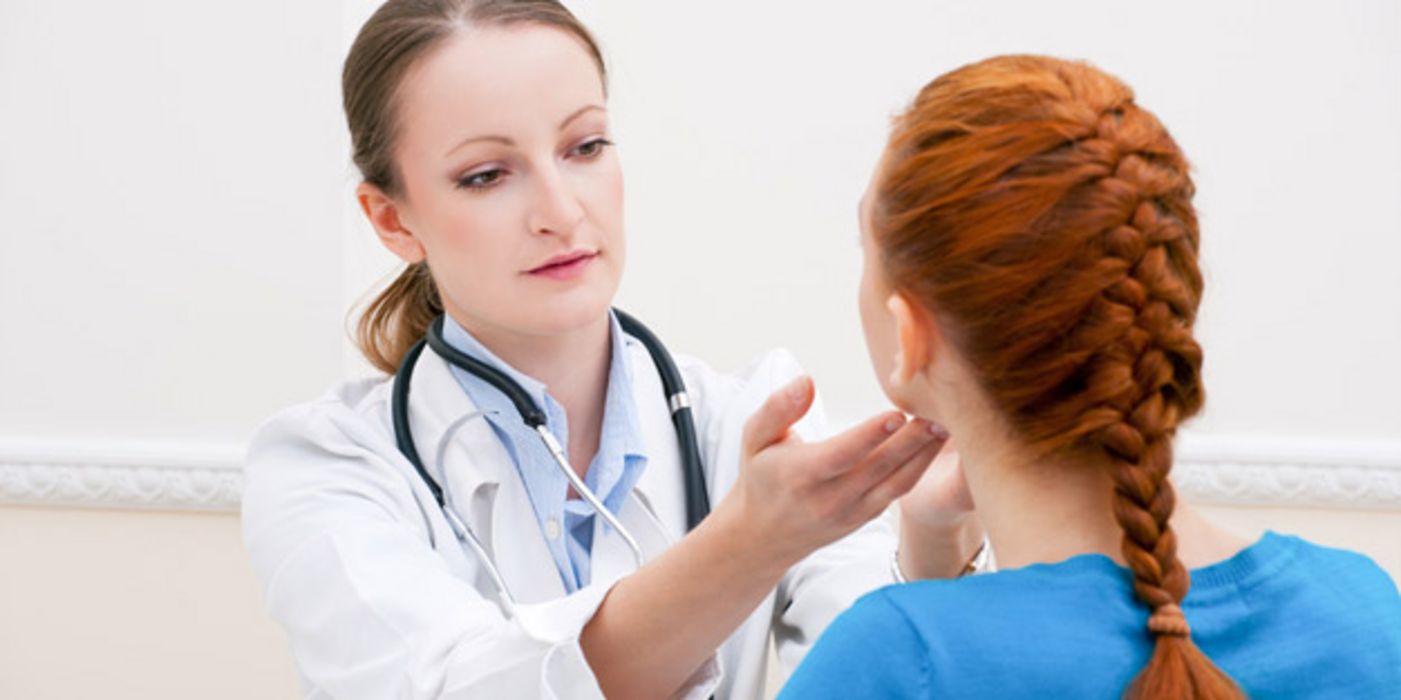 Bei der individuellen Entscheidung, ob eine Mandel-OP für den Patienten sinnvoll ist, hilft die Meinung eines zweiten Arztes.