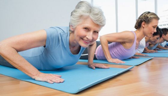 Bei Osteoporose eignen sich einige Yoga-Übungen nicht.
