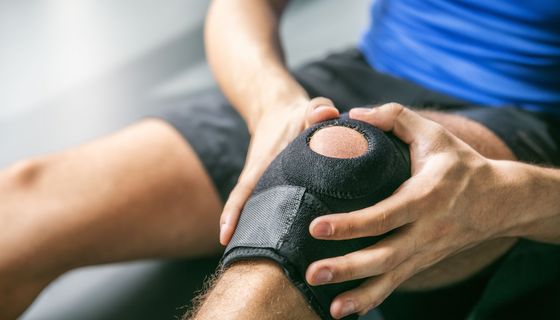 Knie mit Orthese