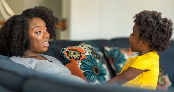  Manchen Kindern fällt es schwerer als anderen, Sprechen zu lernen. 