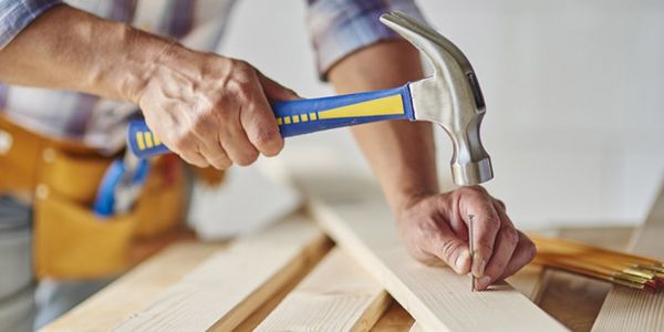 Bluterguss unterm Nagel: Welche Hausmittel und wann zum Arzt?