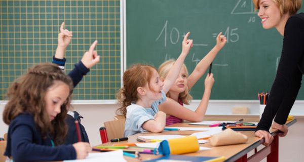 Schüler, die in der ersten Reihe sitzen, lernen besser.