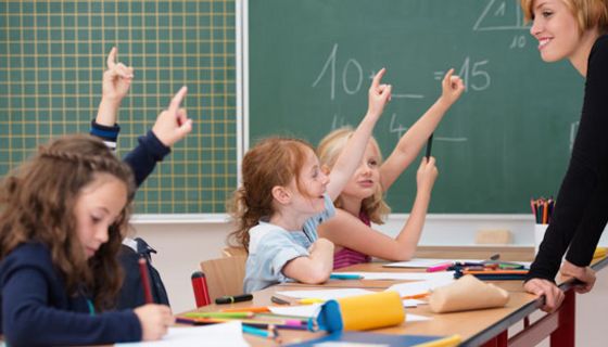 Schüler, die in der ersten Reihe sitzen, lernen besser.
