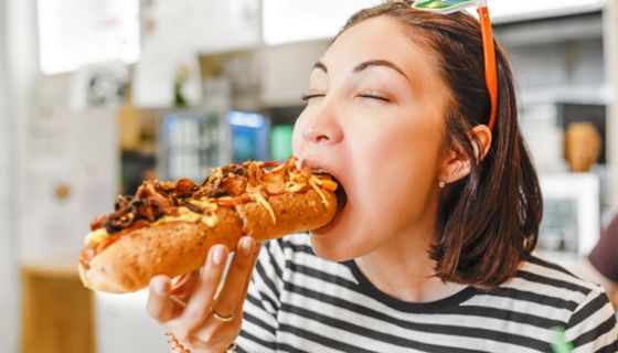 Verarbeitete Lebensmittel sind ungesund und lassen uns sogar schneller altern.