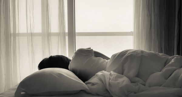 Zu viel Schlaf kann depressive Symptome verschlechtern.