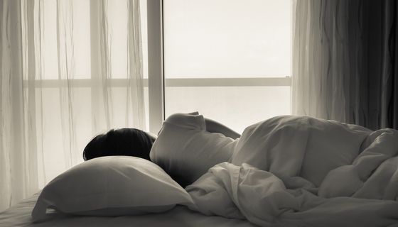 Zu viel Schlaf kann depressive Symptome verschlechtern.