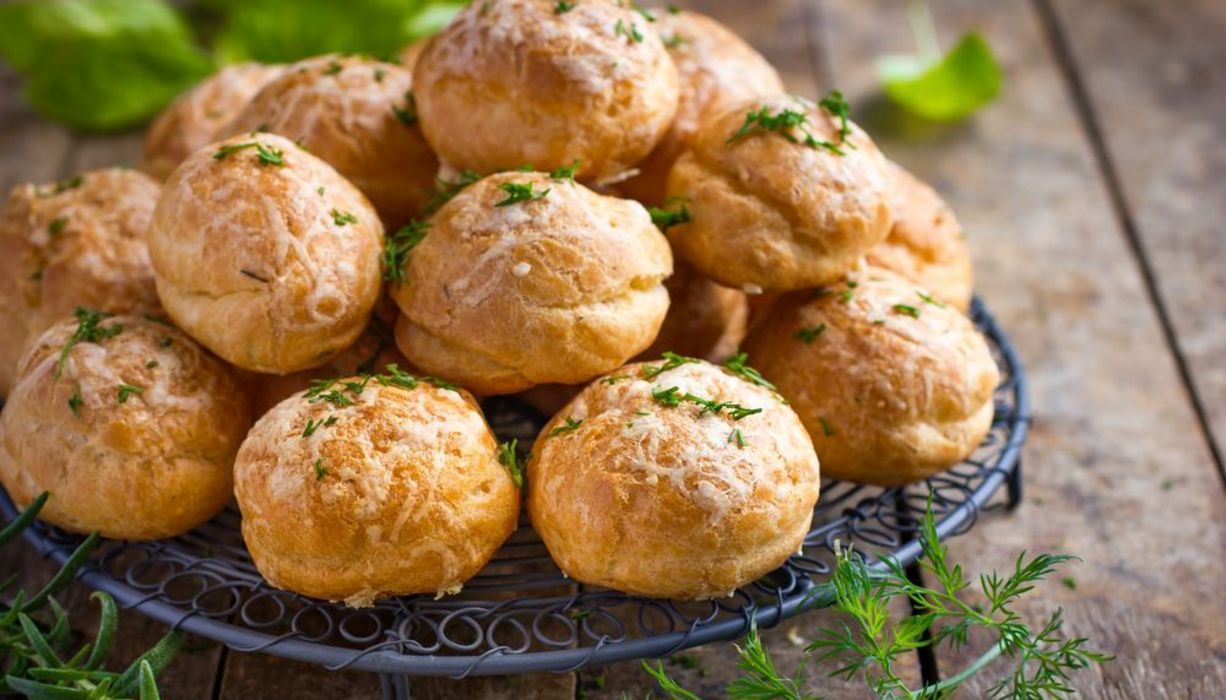 Österliche Kräuter-Brötchen | aponet.de