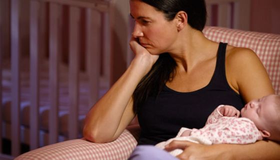 Eine Unterfunktion der Schilddrüse könnte für depressive Symptome verantwortlich sein.