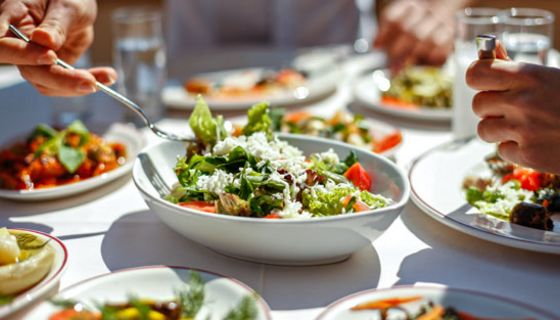 Eine gesunde Ernährung ist offenbar wichtiger als ein gesundes Gewicht.