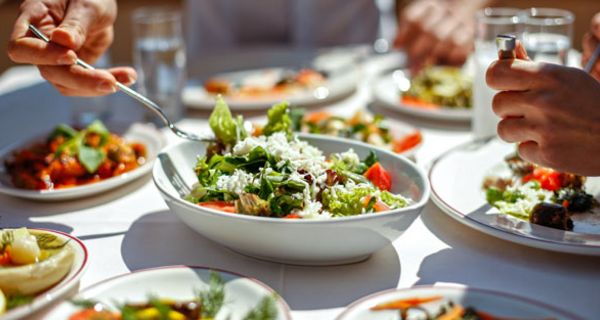 Eine gesunde Ernährung ist offenbar wichtiger als ein gesundes Gewicht.