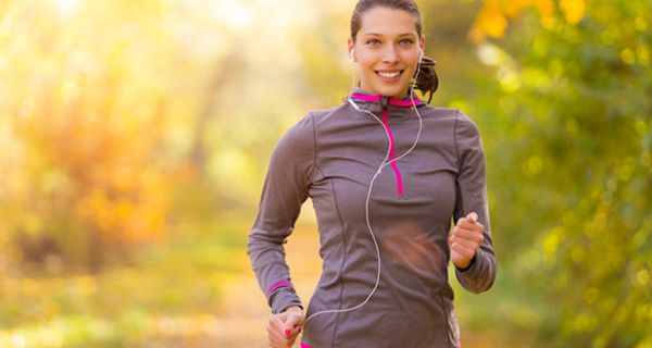 Auch wenn es schwerfällt: Eine Sportrunde nach Feierabend rundet den Arbeitstag gesund ab.